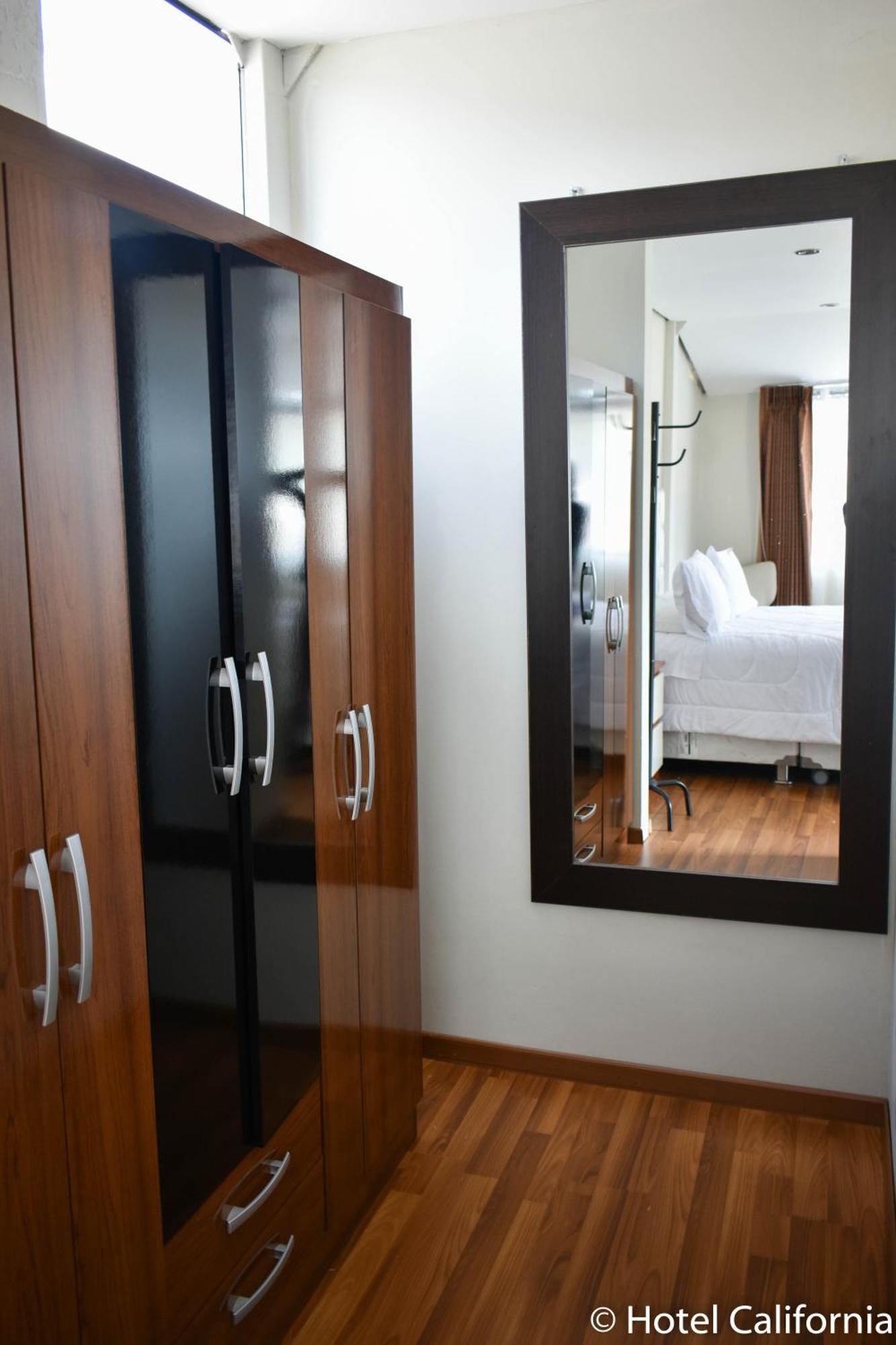 Hotel California Calca Room photo